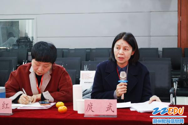 中原工学院纺织服装研究院副院长庹武发言