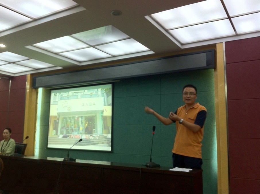 企业经理到校授课 学生现场打分定去留