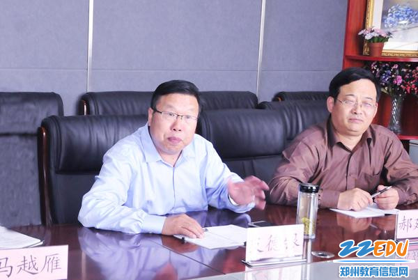 郑州市教育局职成教处副处长郝延秋、郑州市科技工业学校校长支德银