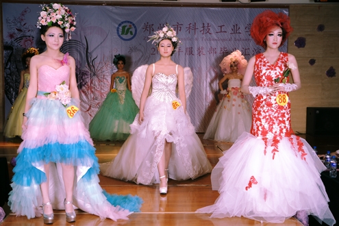 求职还是求婚 科工招聘会惊现“求职大杀招”