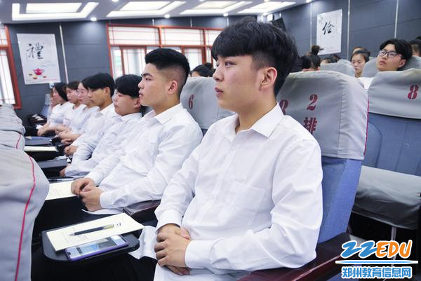 大家听得津津有味 大家听得津津有味