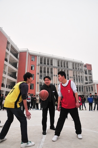 郑州市科技工业学校第九届校园篮球赛圆满结束
