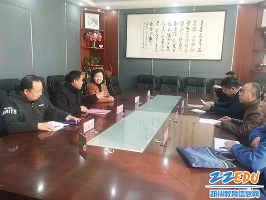 深入交谈探讨 深入交谈探讨