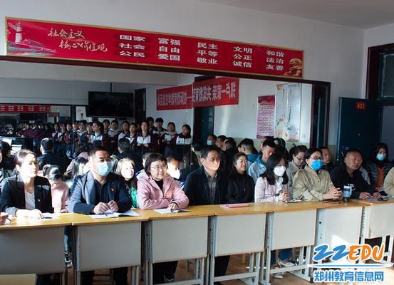 两校领导和教师参与听课 两校领导和教师参与听课