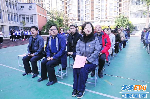 学校领导班子带头参与活动 学校领导班子带头参与活动