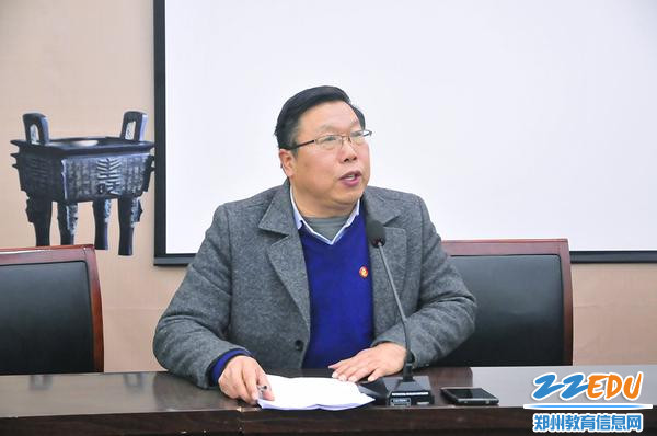郑州市科技工业学校校长支德银汇报学校工作 郑州市科技工业学校校长支德银汇报学校工作