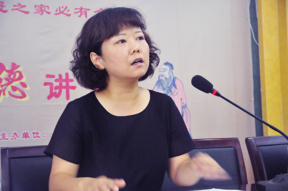 校党总支书记马越雁发言提振教职工精神