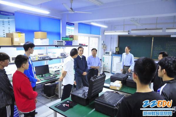 看望计算机检测维修与数据恢复赛项师生 看望计算机检测维修与数据恢复赛项师生