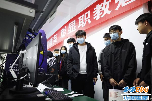 观摩赛场 观摩赛场