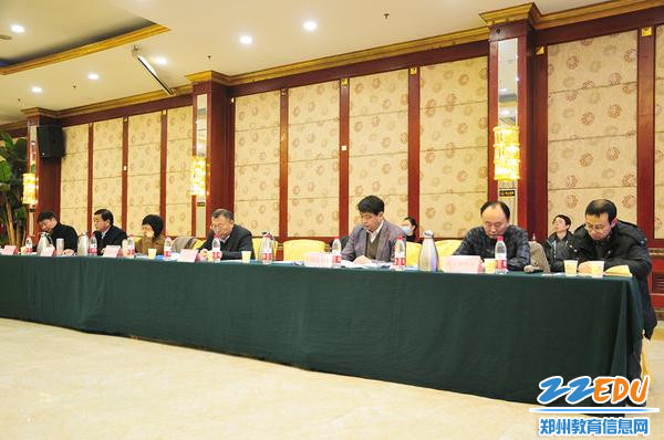与会人员认真学习交流 与会人员认真学习交流