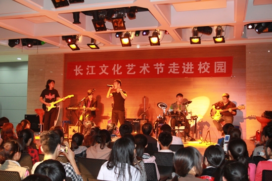 一元演唱会 点燃激情传递梦想