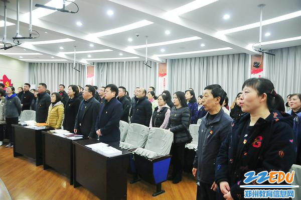 全体党员齐唱《学习雷锋好榜样》 全体党员齐唱《学习雷锋好榜样》