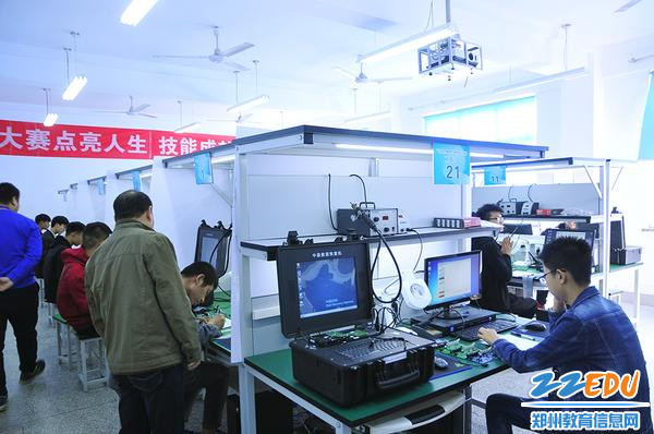 学生组比赛现场