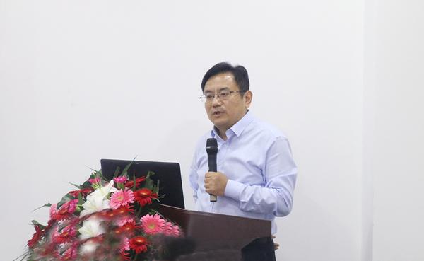 郑州市教育局副局长葛飞发言