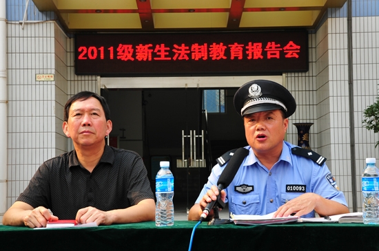 净化校园环境 将违法行为拒之于校门之外