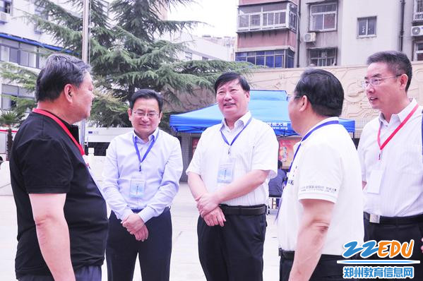 郑州市教育局局长王中立一行到校了解大赛进程 郑州市教育局局长王中立一行到校了解大赛进程