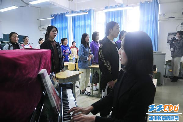 段艳霞老师音乐课
