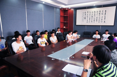 到“群众”中去 科工学校学生代表座谈会顺利召开