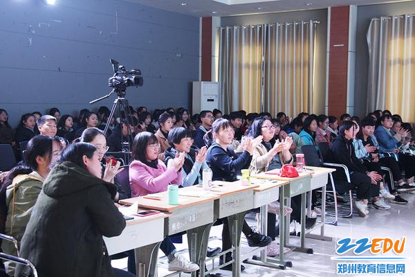 给选手加油鼓劲 给选手加油鼓劲
