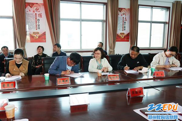 签订《郑州市结对帮扶卢氏县支教协议书》 签订《郑州市结对帮扶卢氏县支教协议书》