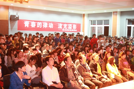 长江文化艺术节,走进校园丰富学生校园文化生活