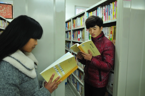 回看车辙远望未来 科工学校新闻集《琢玉》出版