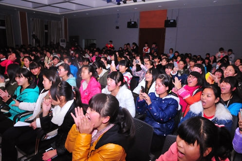 圣诞前夜哪里去 科工学校看演艺