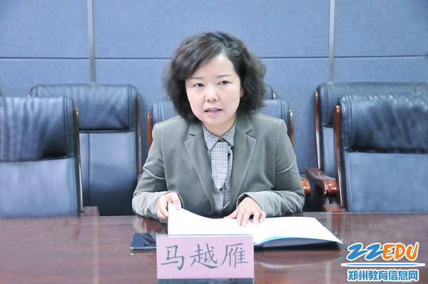 郑州市科技工业学校党总支书记马越雁汇报工作