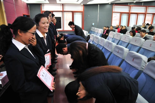 师徒结对 让教师队伍建设没有断层