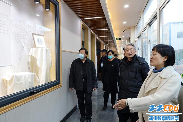 参观服装实训楼 参观服装实训楼