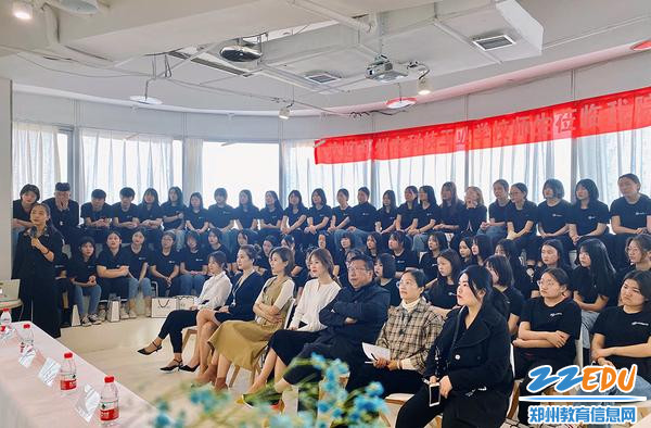 郑州市科技工业学校与河南美愫美容服务有限公司工学交替开班仪式现场 郑州市科技工业学校与河南美愫美容服务有限公司工学交替开班仪式现场