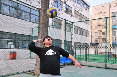 “网”来无白丁 科工学校教工排球赛战火再燃