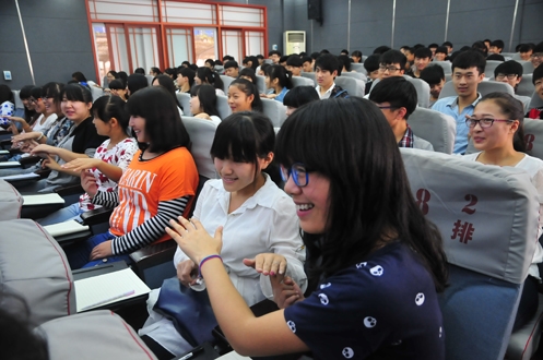 科工“开讲啦”专家引领中职生做好岗前培训