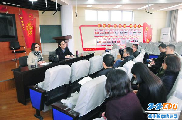专家组与教师代表座谈 专家组与教师代表座谈