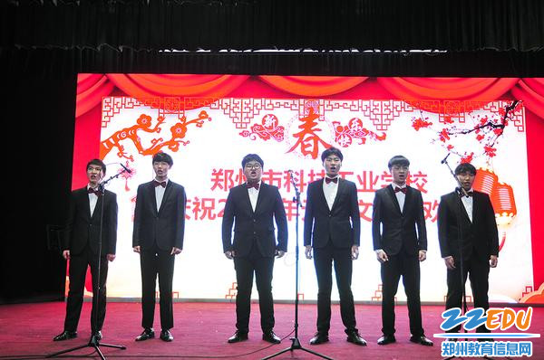 学生表演小合唱《欢乐的那达慕》 学生表演小合唱《欢乐的那达慕》