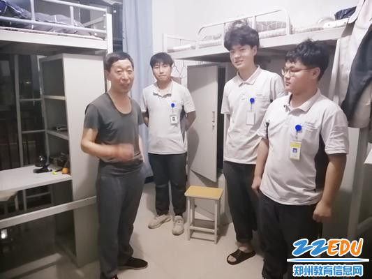 深入顶岗实习全体学生,开展“我为群众办实事”活动 深入顶岗实习全体学生,开展“我为群众办实事”活动