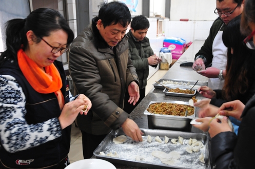 温情活动点燃科工青年教师冬至热情