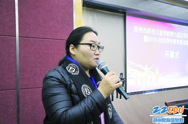 辅导教师代表李艳艳发言 辅导教师代表李艳艳发言