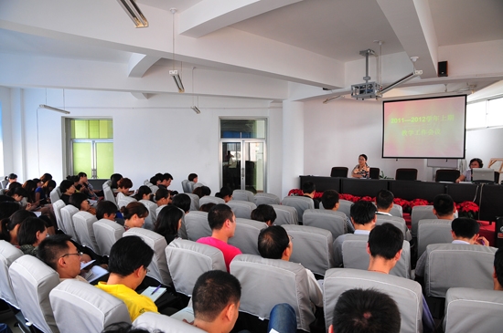 紧抓教学管理不松手 积极部署新学期教学工作