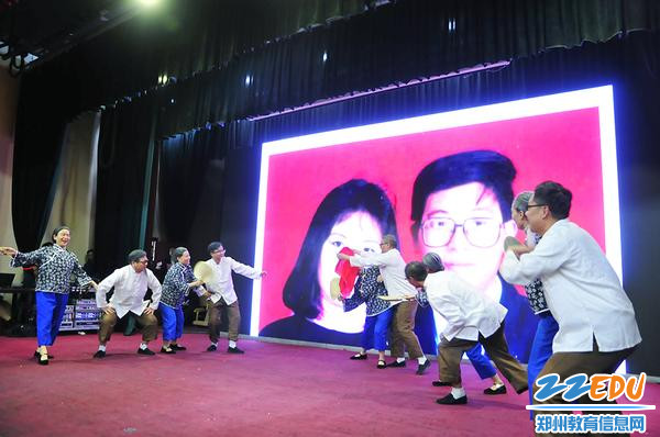 教师自编自演舞蹈《老伴》 教师自编自演舞蹈《老伴》