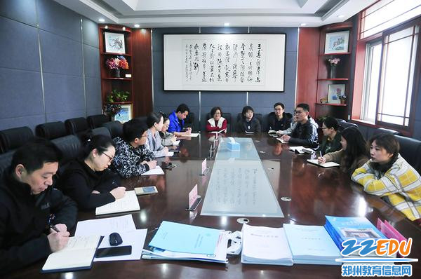 与会教师讨论热烈 与会教师讨论热烈