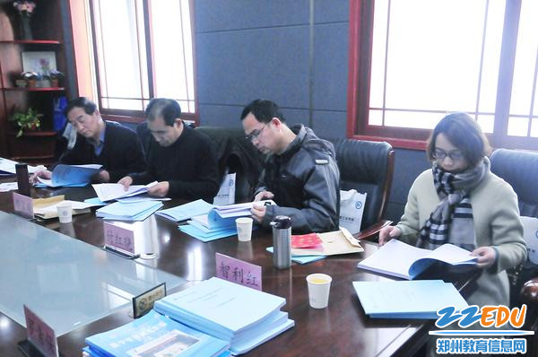 查阅相关材料 查阅相关材料