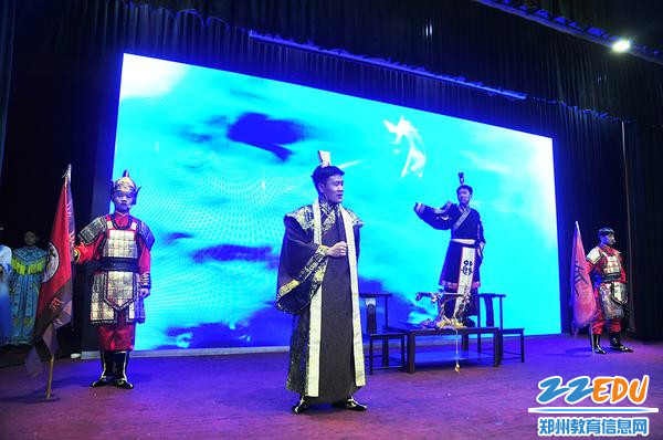学生表演短剧《浴火中山》 学生表演短剧《浴火中山》
