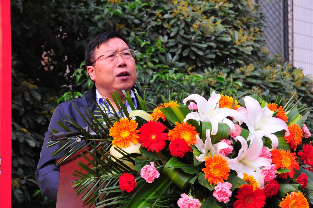 郑州市科技工业学校校长支德银发言