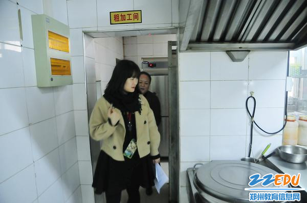 检查组巡查食堂 检查组巡查食堂