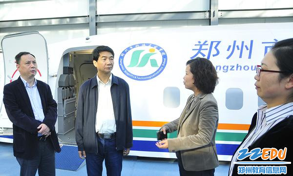 参观航空模拟实训中心