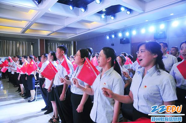红旗飘飘向党心 红旗飘飘向党心