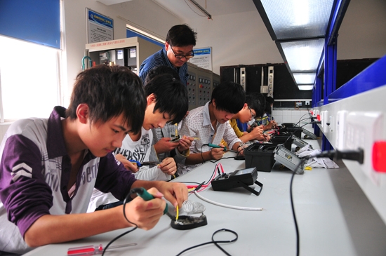 拓宽学校专业设置 服务地区经济建设