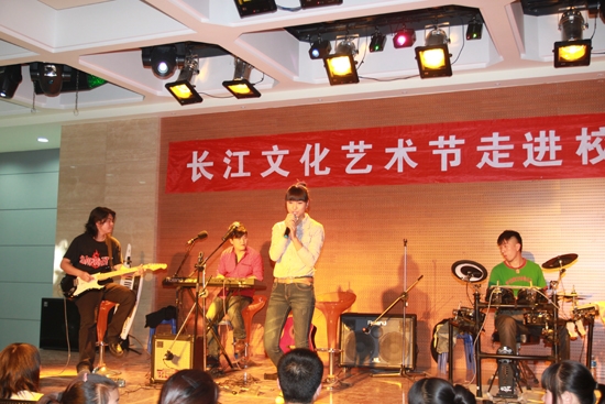 一元演唱会 点燃激情传递梦想