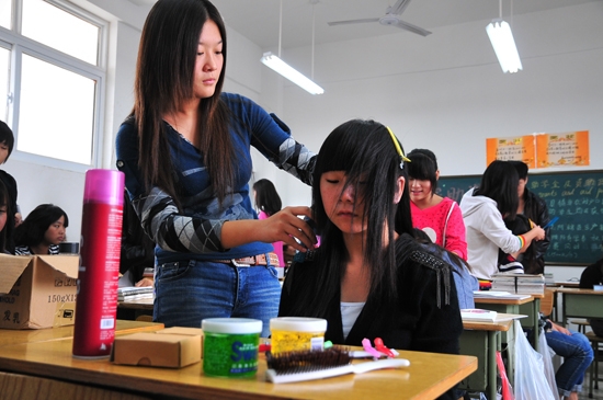 拓宽学校专业设置 服务地区经济建设